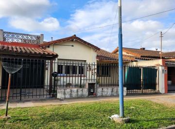Casa · 132m² · 4 Ambientes · 2 Cocheras · Casa 4 Ambientes a La Venta Polvorines Apta Crédit