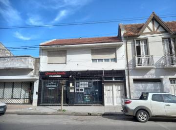Casa · 315m² · 5 Ambientes · Propiedad en Block en Venta. Rivadavia y Dorrego. Escuchan Oferta!