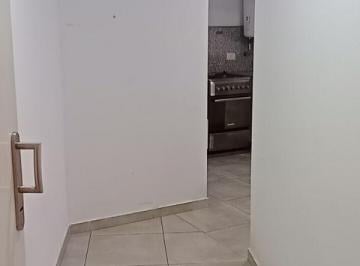 Departamento de 3 ambientes, Pompeya · Departamento 3 Ambientes a La Calle con Balcon Corrido