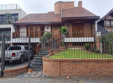 Casa · 362m² · 5 Ambientes · 3 Cocheras · Azara 1653 Banfield Oeste.