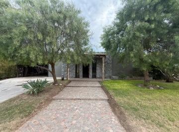 Casa · 192m² · 4 Ambientes · 3 Cocheras · Casa en Venta y Alquiler en San Matias