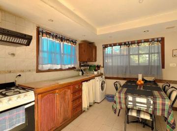 Casa · 68m² · 3 Ambientes · 1 Cochera · Venta Casa 3 Ambientes con Parque Los Pinares
