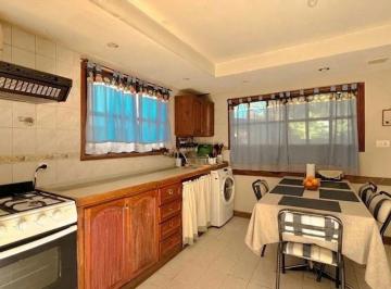 Casa · 68m² · 3 Ambientes · 1 Cochera · Venta Casa 3 Ambientes con Parque Los Pinares