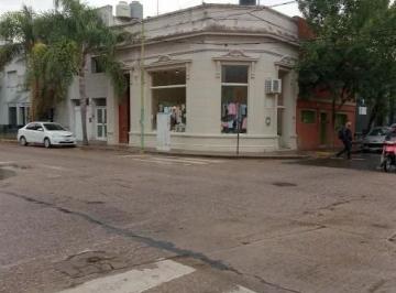 Local comercial · 1 Ambiente · Local Frente a La Plaza San Martín