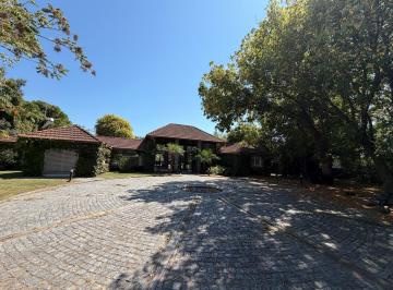 Casa · 10 Ambientes · Casona en Venta, Barrio Don Carlos, Manuel B. Gonnet.