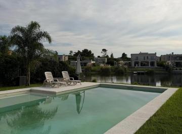 Casa · 165m² · 6 Ambientes · 3 Cocheras · Casa en Venta con Lote a La Laguna, Pileta. en La Isla. Barrio Cerrado, Escobar