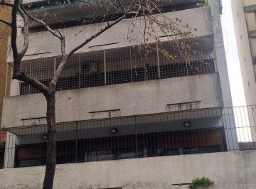 Departamento de 2 ambientes, Caballito · 50 m Parque Rivadavia 2 Amb con Balcones Al Exterior, Piso Alto, Todo Sol