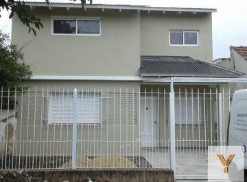 Casa · 260m² · 8 Ambientes · 1 Cochera · Casas en Venta - 8 Dorm. 3 Baños - 260 m² - Adrogue