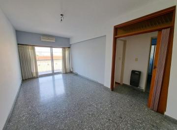 Departamento · 53m² · 3 Ambientes · Departamento Venta 3 Amb Frte 59 m² Mataderos