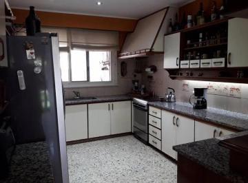 Casa · 300m² · 5 Ambientes · Casa en Venta - 4 Dormitorio 2 Baños - 569 m² - Quilmes