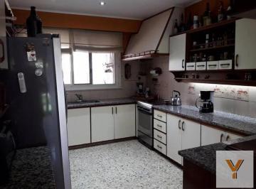Casa · 300m² · 5 Ambientes · Casa en Venta - 4 Dormitorio 2 Baños - 569 m² - Quilmes