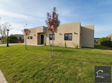 Casa · 105m² · 3 Dormitorios · 3 Cocheras · Casa Venta 4 Amb San Ramon Pilar de Este