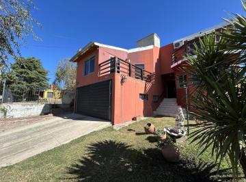 Casa · 230m² · 3 Dormitorios · 2 Cocheras · Casa en Solares de Las Ensenadas