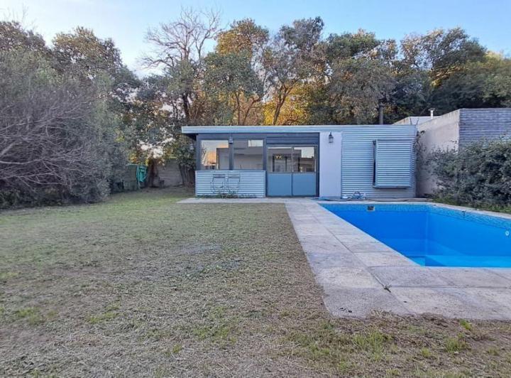 Casa · 220m² · 4 Ambientes · 3 Cocheras
