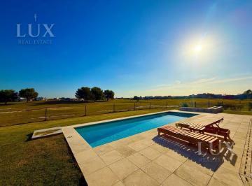 Casa · 900m² · 6 Ambientes · Venta Casa con Vista Al Golf, 4 Habitaciones en Canton Golf