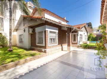Casa · 290m² · 6 Ambientes · 1 Cochera · Venta de Casa Acasusso 3 Suites y Escritorio