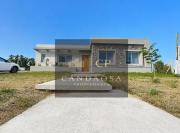 Casa · 146m² · 4 Ambientes · 3 Cocheras · Gs Casa Venta Una Planta Barrio Cerrado