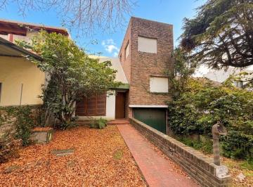 Casa · 150m² · 4 Ambientes · 2 Cocheras · Casa en Venta en Villa Ballester - 4 Dorm. - Lote 375 m²