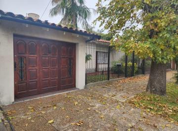 Casa · 166m² · 3 Ambientes · 1 Cochera · Venta de Casa 3 Ambientes con Jardin en Banfield