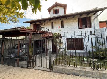 Casa · 195m² · 6 Ambientes · 2 Cocheras · Casa en Venta Lomas de Alberdi | 4 Dorm. | Pileta