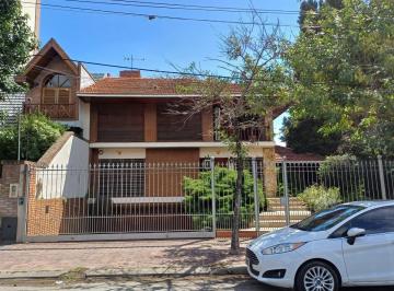 Casa · 378m² · 6 Ambientes · 1 Cochera · Casa en Venta - 4 Dorm. 4 Baños - 546 m² - Quilmes