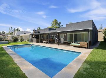 Casa · 187m² · 5 Ambientes · 4 Cocheras · Oportunidad - Casa 5 Amb con Piscina en C. C. "La Peregrina"