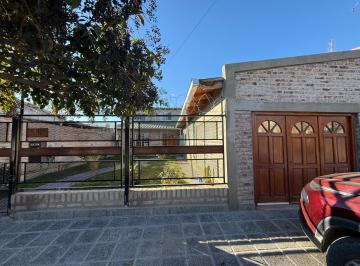Casa · 174m² · 7 Ambientes · 1 Cochera · Casa en General Roca