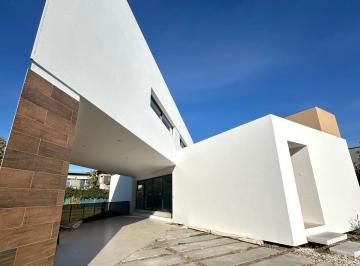 Casa · 260m² · 1 Ambiente · 2 Cocheras - LLOPART INMOBILIARIA · Barrio Privado Las Cortaderas Country
