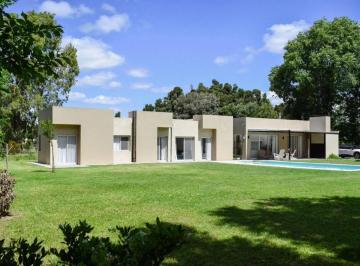 Casa · 294m² · 7 Ambientes · Casa en Venta - 5 Dorm. 4 Baños - Chascomús