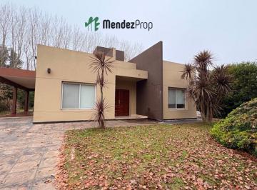 Casa · 115m² · 4 Ambientes · 3 Cocheras · Casa en Alquiler en Barrio El Lauquen