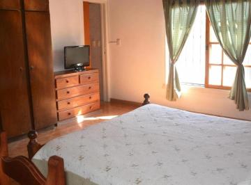 Casa · 110m² · 3 Ambientes · 2 Cocheras · Casa en Venta - 2 Dorm. 3 Baños - Pilar