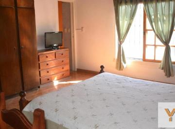 Casa · 110m² · 3 Ambientes · 2 Cocheras · Casa en Venta - 2 Dorm. 3 Baños - Pilar