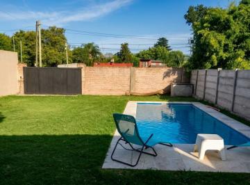 Quinta vacacional · 36m² · Quinta con Pileta, Parrilla y Parque Espacioso