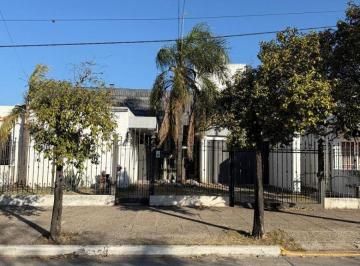 Casa en Venta de 8 ambientes URCA · Urca - Vendo Casa Sobre Menendez Pidal, Oportunidad