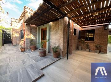 Casa de 8 ambientes, Maipú · Casa en Venta C/ Cochera en Maipú