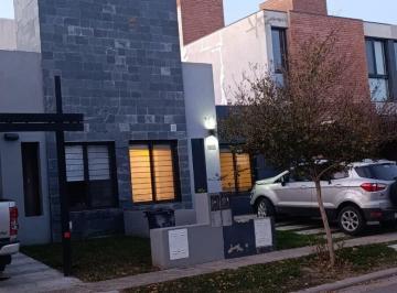 Casa · 97m² · 4 Ambientes · Venta Duplex en Miradores I - Manantiales I - 2 D 1 B