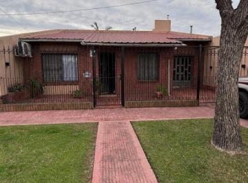 Casa · 124m² · 6 Ambientes · 2 Cocheras · Casa en Venta 3 Dorm. Granadero Baigorria
