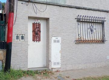 Frente · Acogedor Departamento de Pasillo 1 Dormitorio con Patio Pte. Quintana 1637