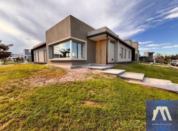 Casa de 7 ambientes, Maipú · Casa en Venta de 3 Dorm. C/ Cochera en Maipú