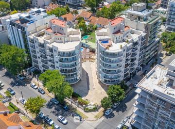 Departamento · 190m² · 4 Ambientes · 3 Cocheras · Venta - Departamento - Terraza Privada - Categoría - Güemes - 4 Ambientes