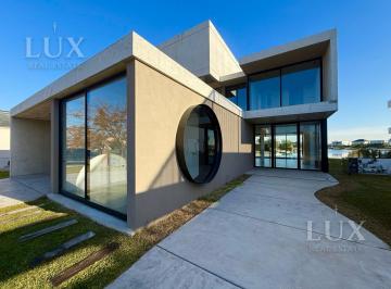 Casa · 1020m² · 7 Ambientes · 4 Cocheras · Casa de Diseño con Vista Al Lago Barrio Marinas Puertos del Lago