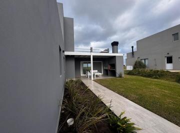 Casa · 182m² · 4 Ambientes · 2 Cocheras · Casa de 4 Ambientes Sobre La Cancha de Golf, Miramar Links
