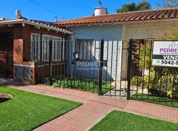 Casa · 97m² · 3 Ambientes · 2 Cocheras · Bajó de Precio_muy Linda Casa en Venta Ubicada en Lomas de Zamora con Garaje y Jardín