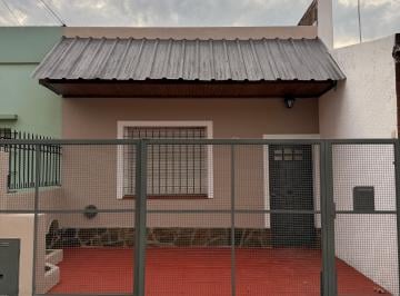 PH de 3 ambientes, San Isidro · Casa de 3 Ambientes con Patio, Jardín, Lavadero y Cuarto de Guardado