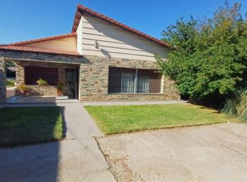 Casa · 1053m² · 4 Dormitorios · 1 Cochera · Lote Apto Desarrollo, Barrio San Pablo, Cipolletti