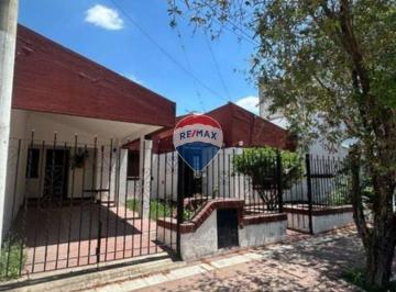 Casa · 102m² · 8 Ambientes · 1 Cochera · Venta Casa 3 Dorm. – B° Ciudad de Nieva