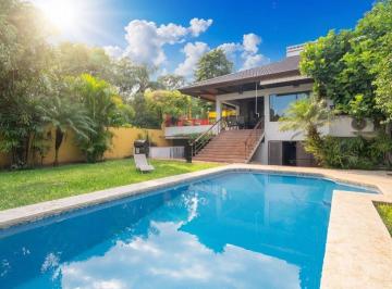 Casa · 429m² · 5 Ambientes · 6 Cocheras · Casa Única a La Venta Sobre La Costanera!
