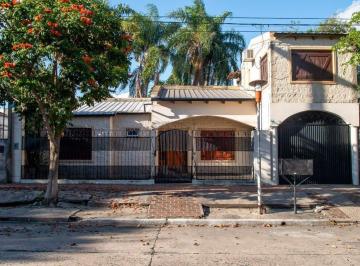 Casa · 155m² · 5 Ambientes · 1 Cochera · Casa en Alquiler Barrio Sarmiento