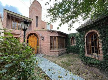 Casa · 320m² · 7 Ambientes · 1 Cochera · Venta Casa en Quinta Sección, Mendoza