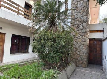 Casa · 229m² · 12 Ambientes · Casa en Venta con Jardín en San Justo